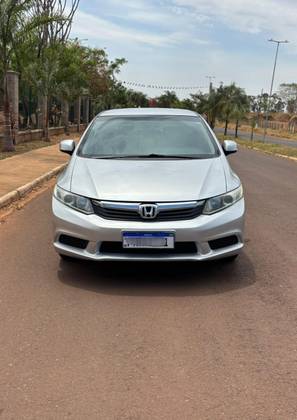 HONDA CIVIC 1.8 LXS 16V FLEX 4P AUTOMÁTICO HONDA CIVIC 1.8 LXS 16V FLEX 4P AUTOMÁTICO